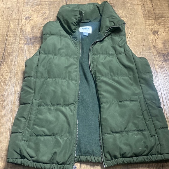 Womens Puffer Vest - Picture 3 of 5